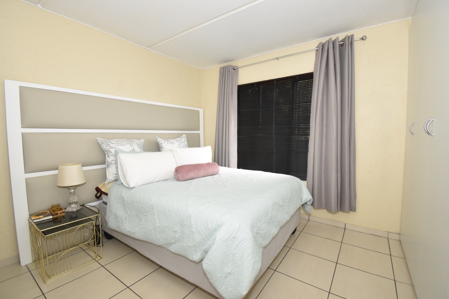To Let 2 Bedroom Property for Rent in Bromhof Gauteng