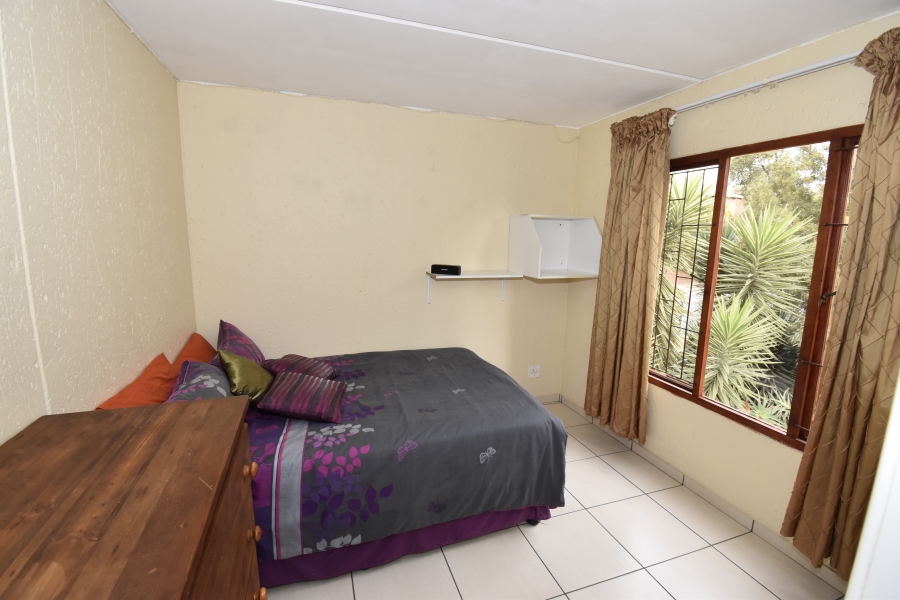To Let 2 Bedroom Property for Rent in Bromhof Gauteng