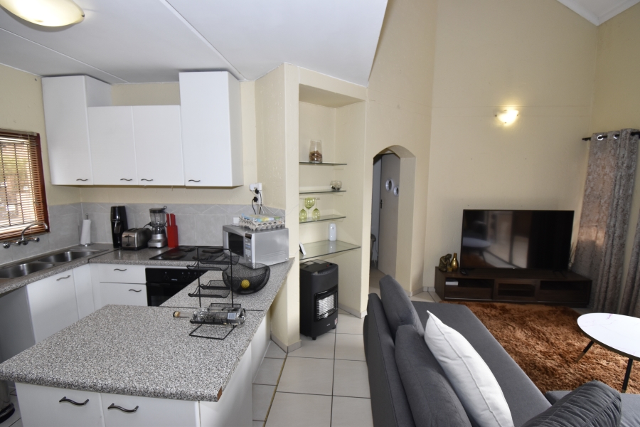 To Let 2 Bedroom Property for Rent in Bromhof Gauteng