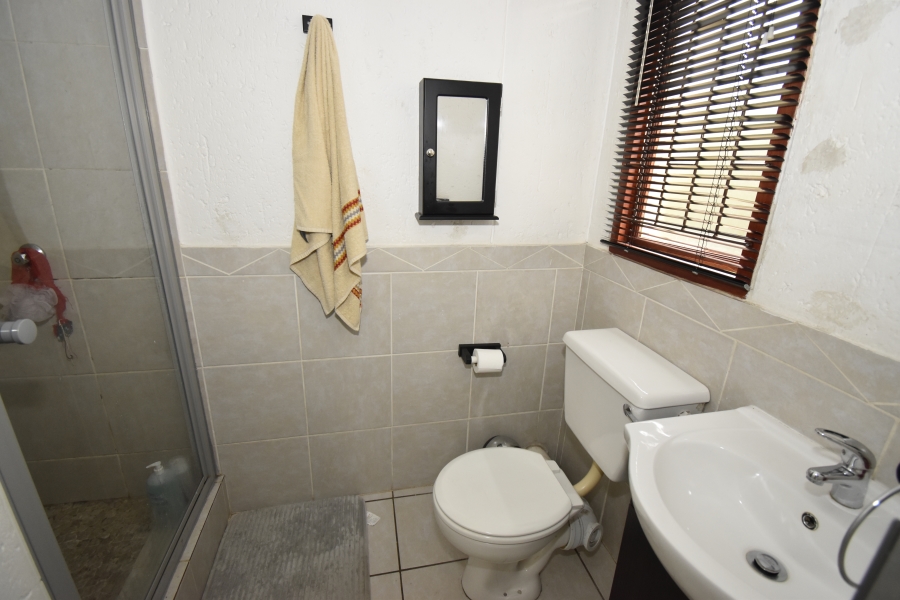 To Let 2 Bedroom Property for Rent in Bromhof Gauteng
