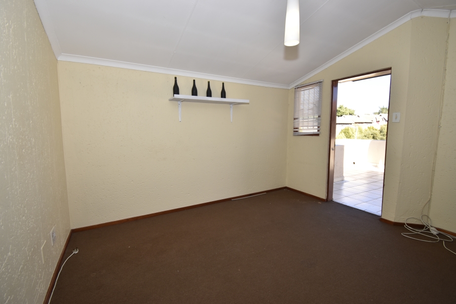 To Let 2 Bedroom Property for Rent in Bromhof Gauteng