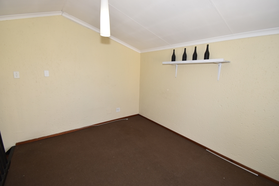 To Let 2 Bedroom Property for Rent in Bromhof Gauteng