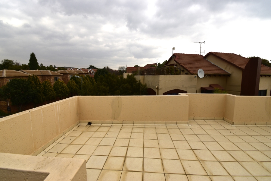 To Let 2 Bedroom Property for Rent in Bromhof Gauteng