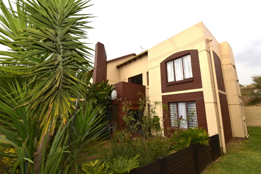To Let 2 Bedroom Property for Rent in Bromhof Gauteng
