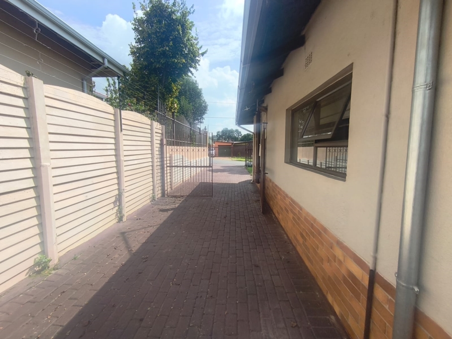 3 Bedroom Property for Sale in South Crest Gauteng