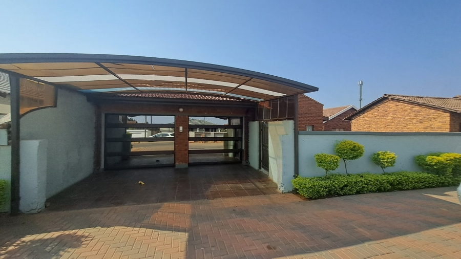 3 Bedroom Property for Sale in Mamelodi East Gauteng