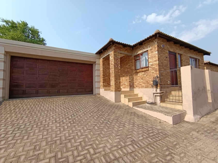 2 Bedroom Property for Sale in Kosmosdal Gauteng