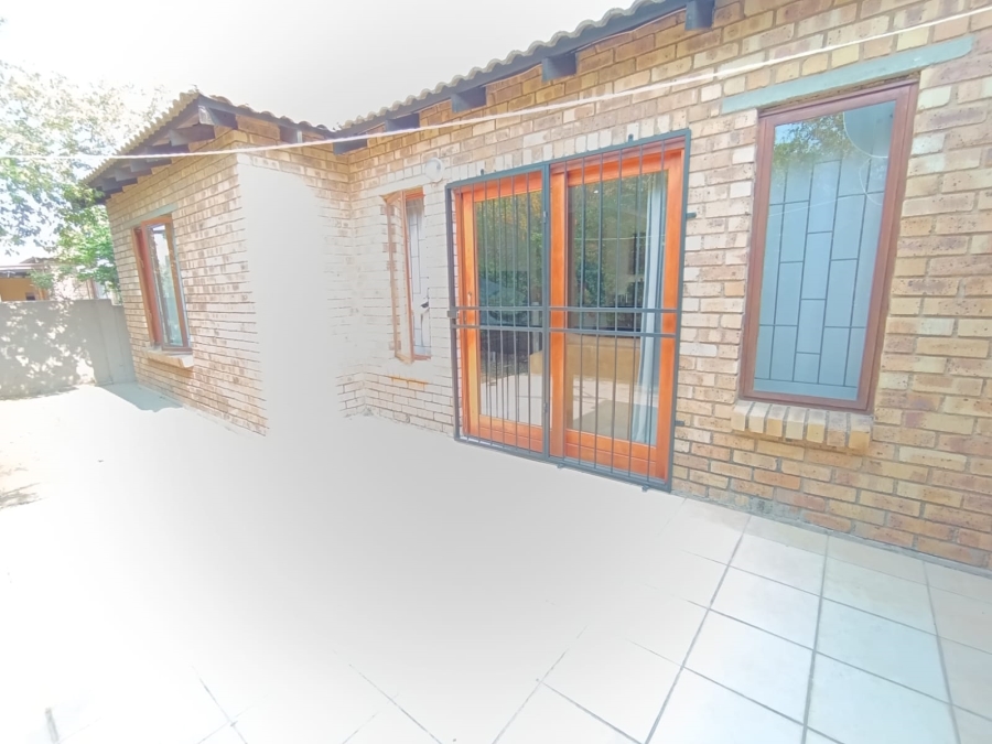 2 Bedroom Property for Sale in Kosmosdal Gauteng