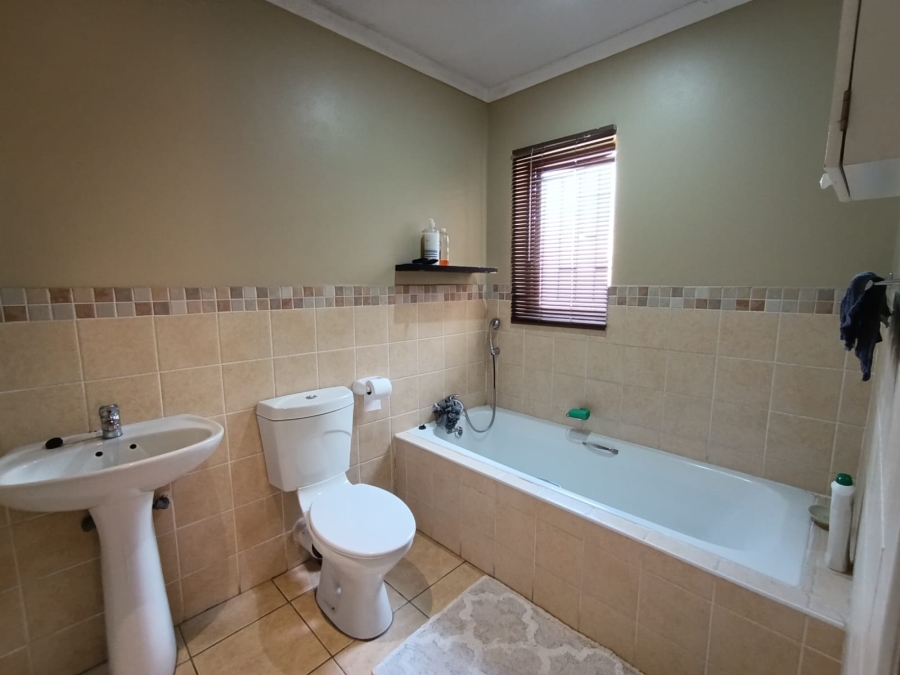 2 Bedroom Property for Sale in Kosmosdal Gauteng