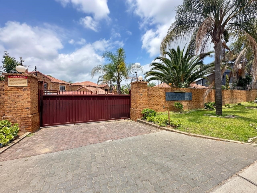 2 Bedroom Property for Sale in Monavoni Gauteng