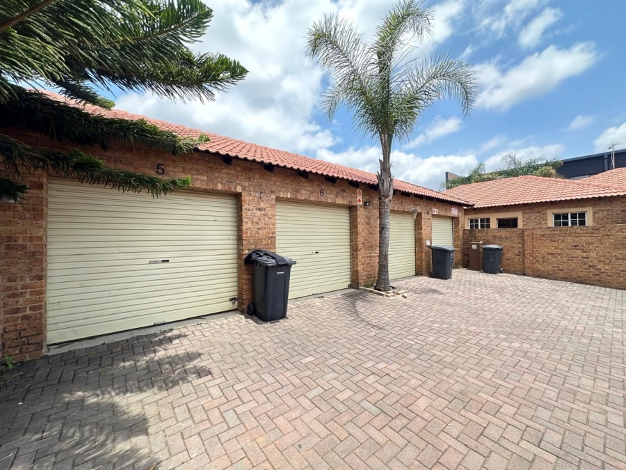 2 Bedroom Property for Sale in Monavoni Gauteng
