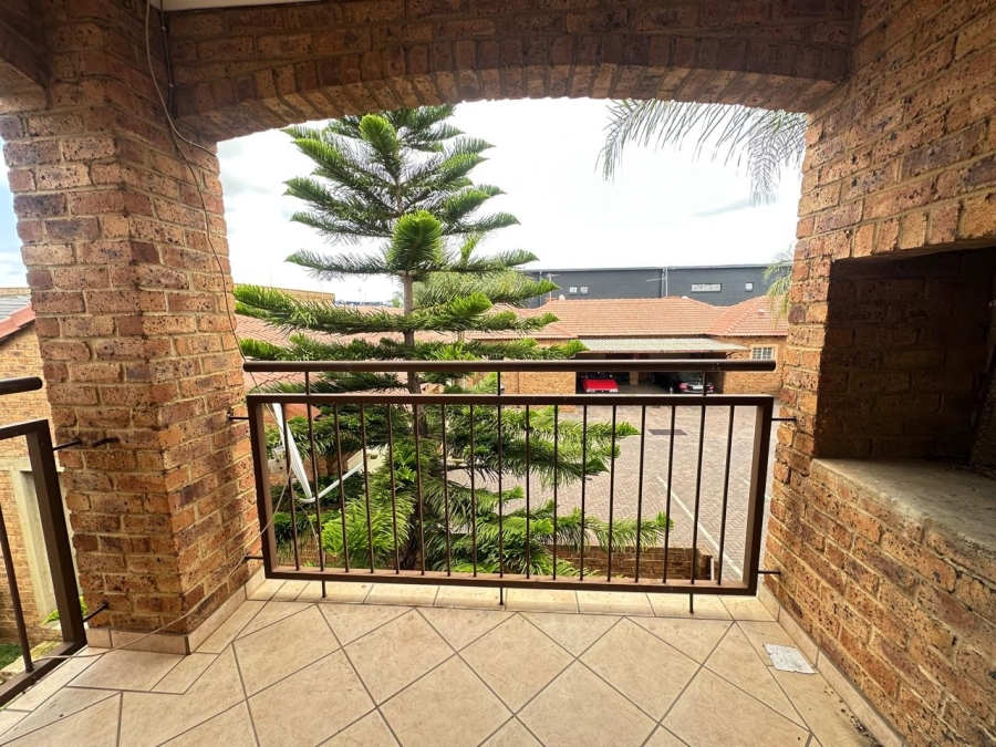 2 Bedroom Property for Sale in Monavoni Gauteng