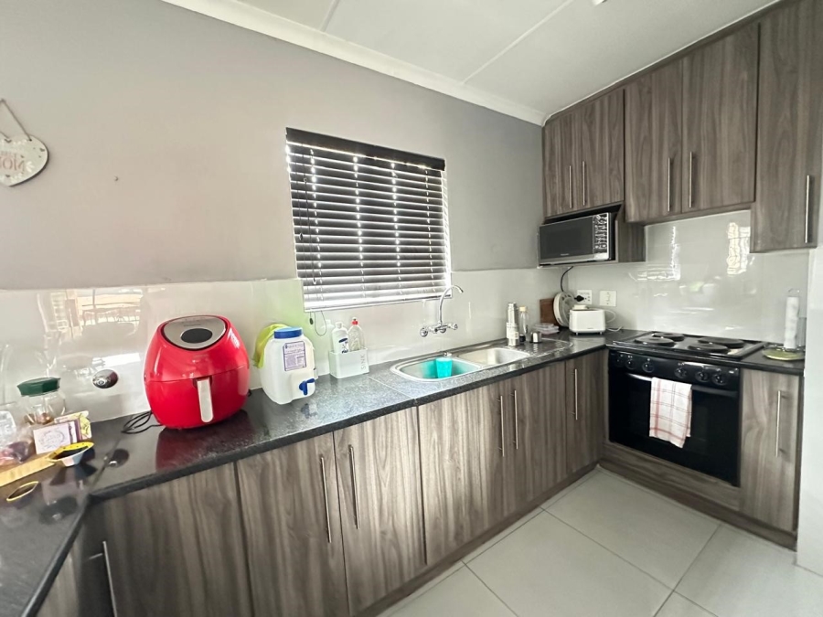 2 Bedroom Property for Sale in Monavoni Gauteng
