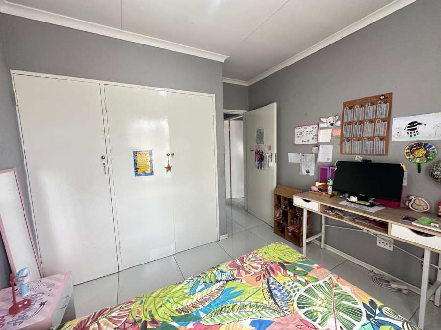 2 Bedroom Property for Sale in Monavoni Gauteng