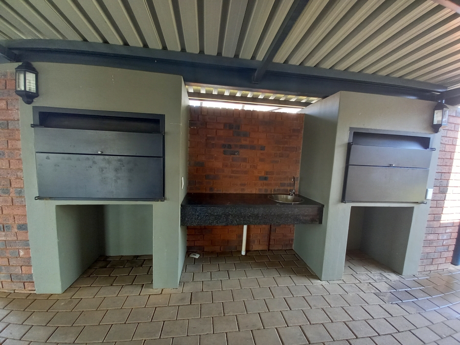 2 Bedroom Property for Sale in Amberfield Gauteng