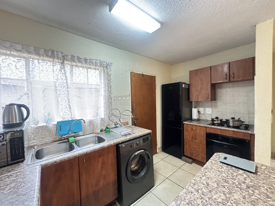 2 Bedroom Property for Sale in Kosmosdal Gauteng