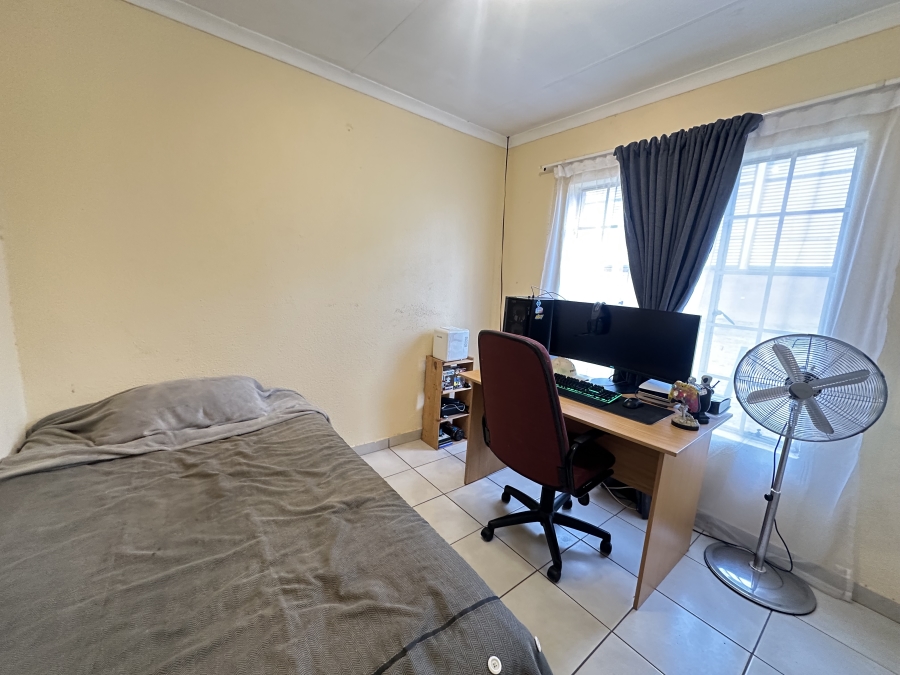 2 Bedroom Property for Sale in Kosmosdal Gauteng