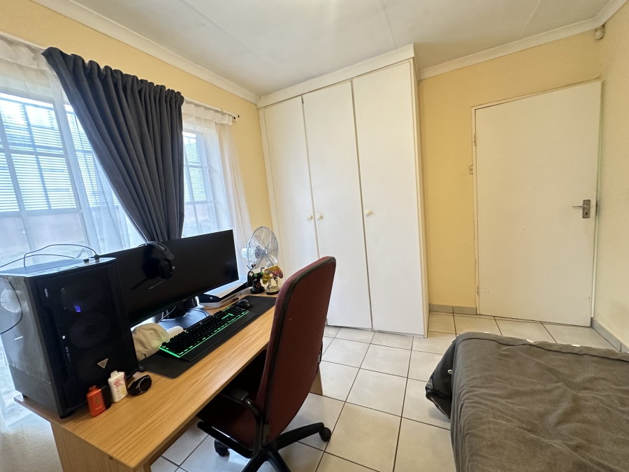 2 Bedroom Property for Sale in Kosmosdal Gauteng