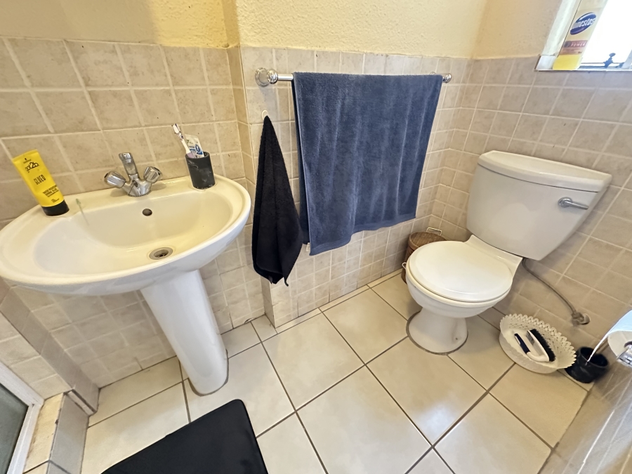 2 Bedroom Property for Sale in Kosmosdal Gauteng