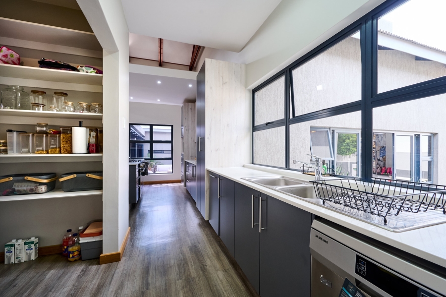 4 Bedroom Property for Sale in Copperleaf Estate Gauteng