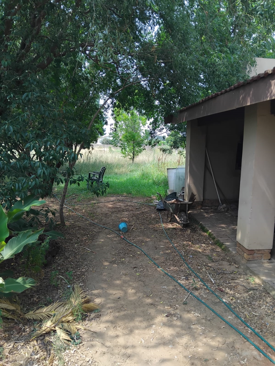 2 Bedroom Property for Sale in Theoville Gauteng