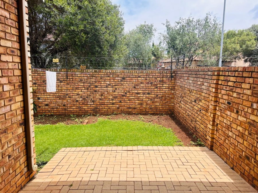 2 Bedroom Property for Sale in Pierre Van Ryneveld Gauteng