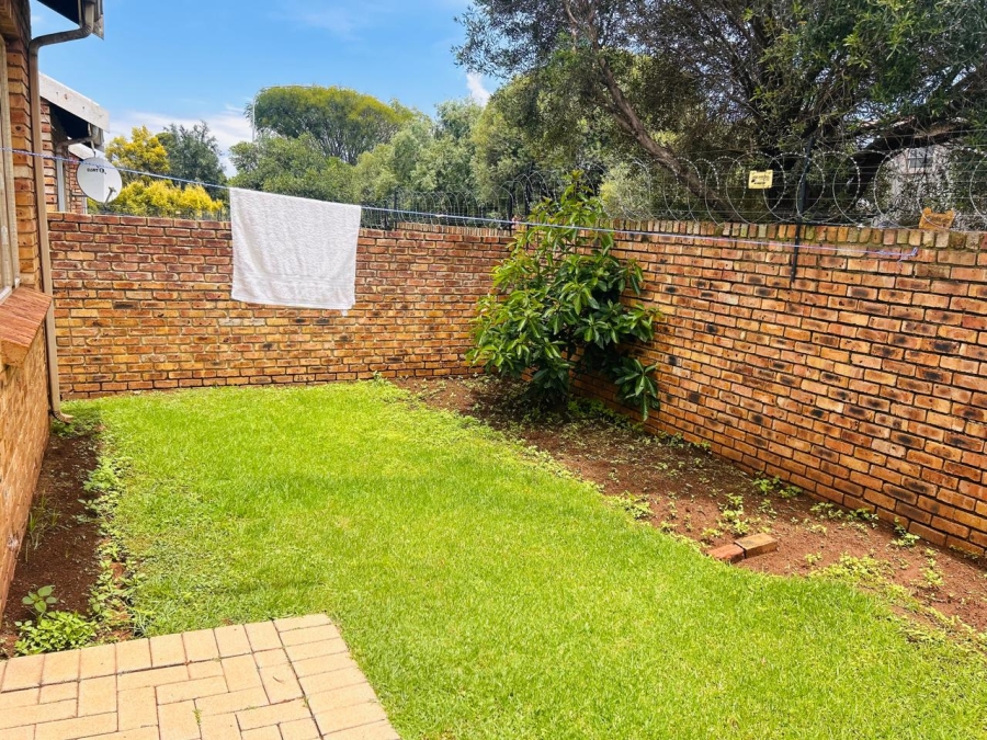 2 Bedroom Property for Sale in Pierre Van Ryneveld Gauteng