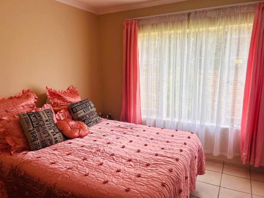 2 Bedroom Property for Sale in Pierre Van Ryneveld Gauteng