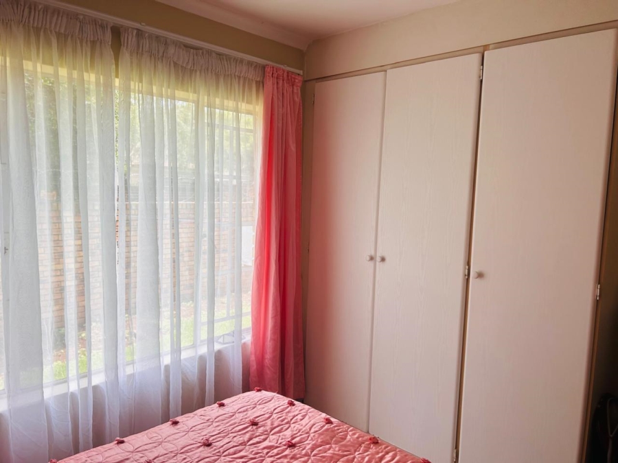 2 Bedroom Property for Sale in Pierre Van Ryneveld Gauteng