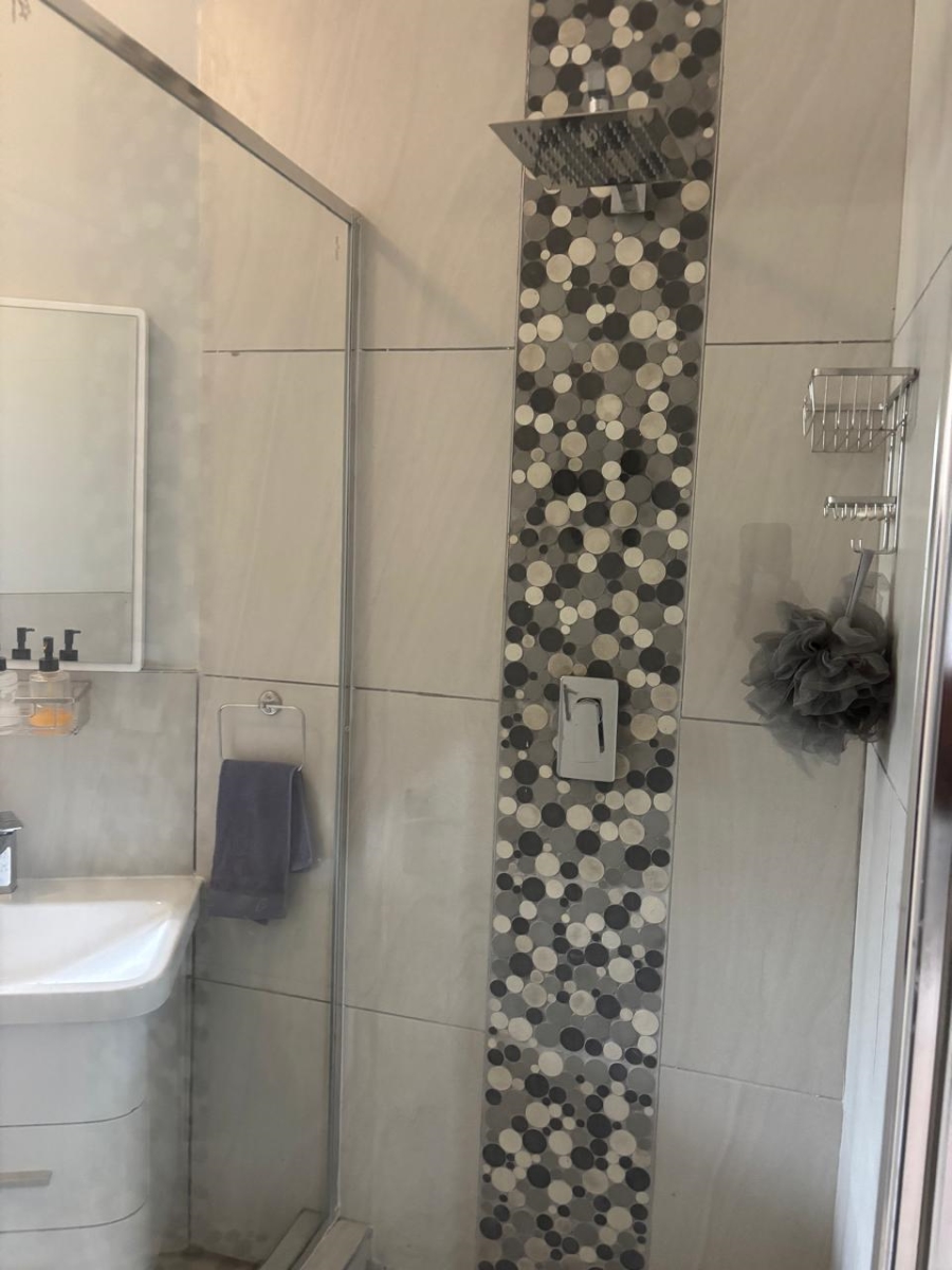 4 Bedroom Property for Sale in Cyrildene Gauteng