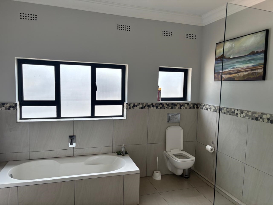 4 Bedroom Property for Sale in Cyrildene Gauteng