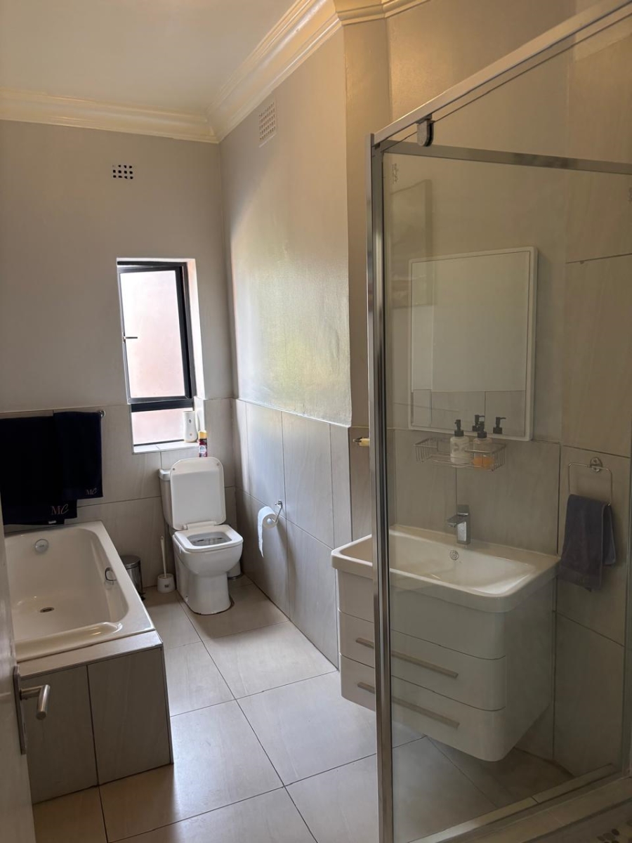 4 Bedroom Property for Sale in Cyrildene Gauteng