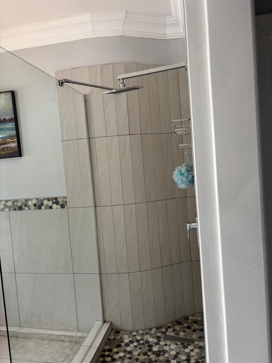 4 Bedroom Property for Sale in Cyrildene Gauteng