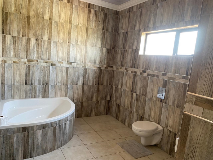 5 Bedroom Property for Sale in Vanderbijlpark SE 8 Gauteng