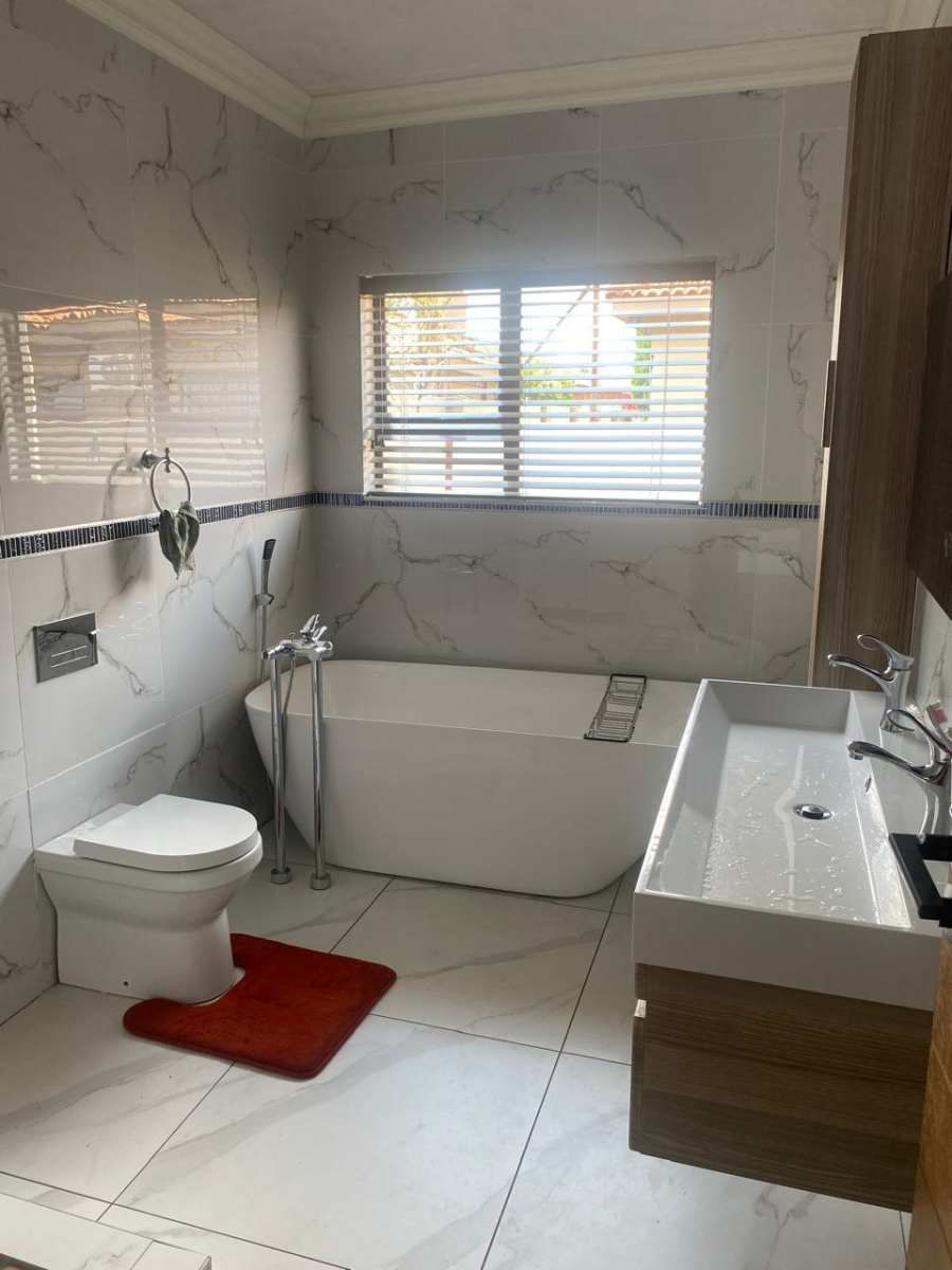 5 Bedroom Property for Sale in Vanderbijlpark SE 8 Gauteng