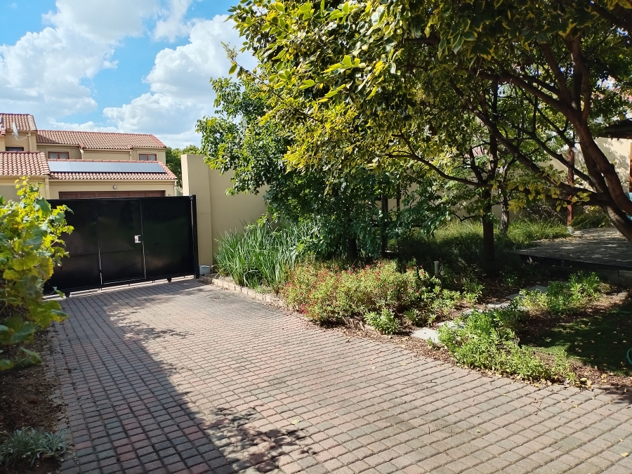 3 Bedroom Property for Sale in Barbeque Downs Gauteng