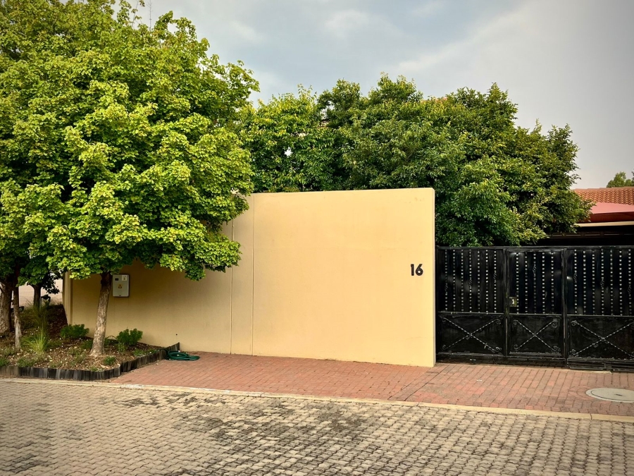 3 Bedroom Property for Sale in Barbeque Downs Gauteng