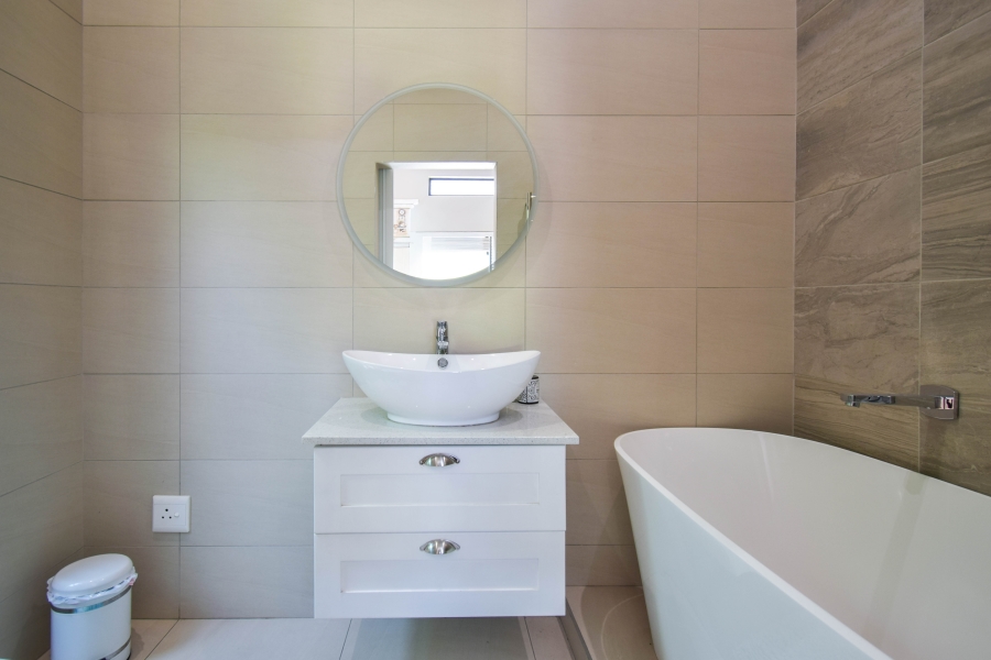 4 Bedroom Property for Sale in Midstream Ridge Gauteng