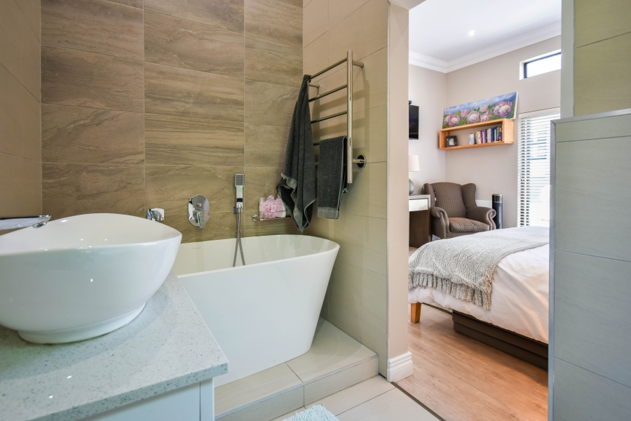 4 Bedroom Property for Sale in Midstream Ridge Gauteng