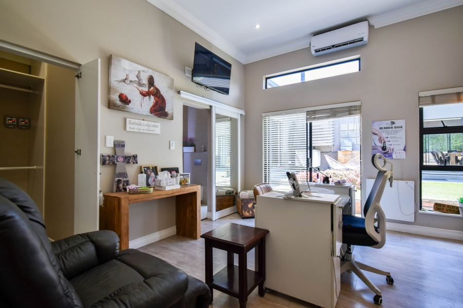 4 Bedroom Property for Sale in Midstream Ridge Gauteng