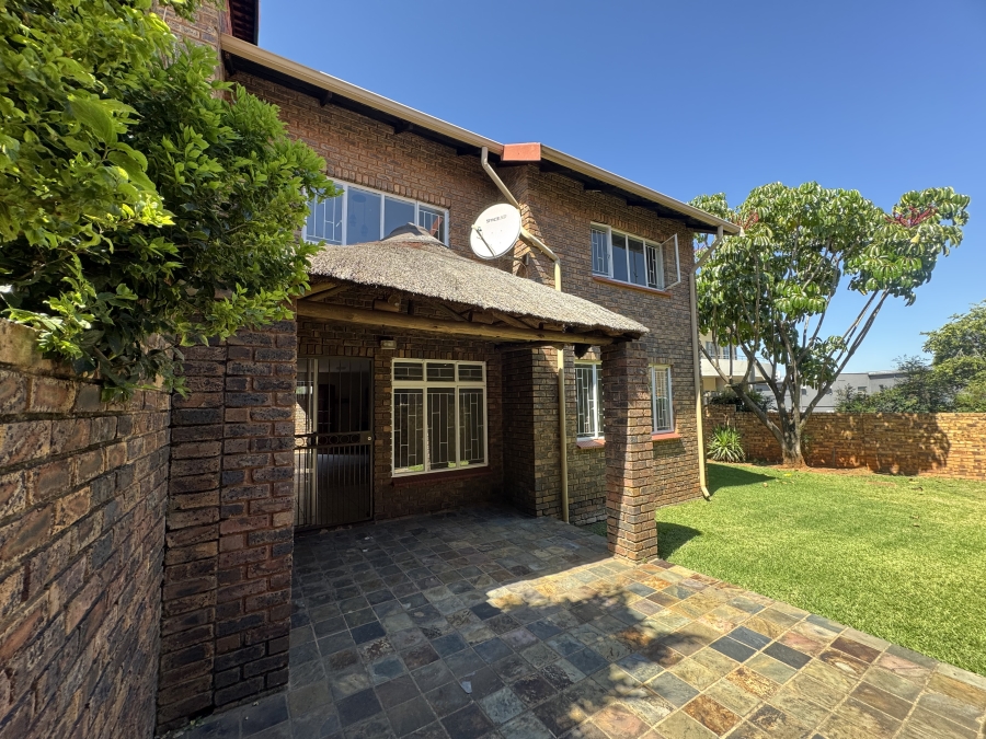 3 Bedroom Property for Sale in Garsfontein Gauteng