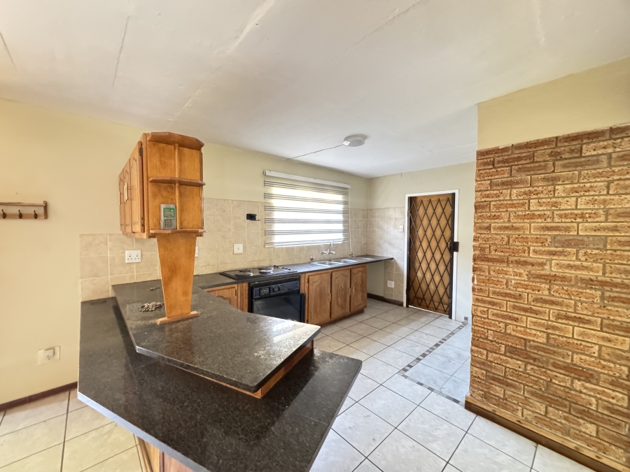 3 Bedroom Property for Sale in Garsfontein Gauteng