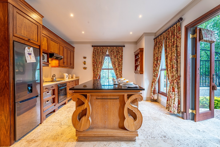 5 Bedroom Property for Sale in Waterkloof Ridge Gauteng