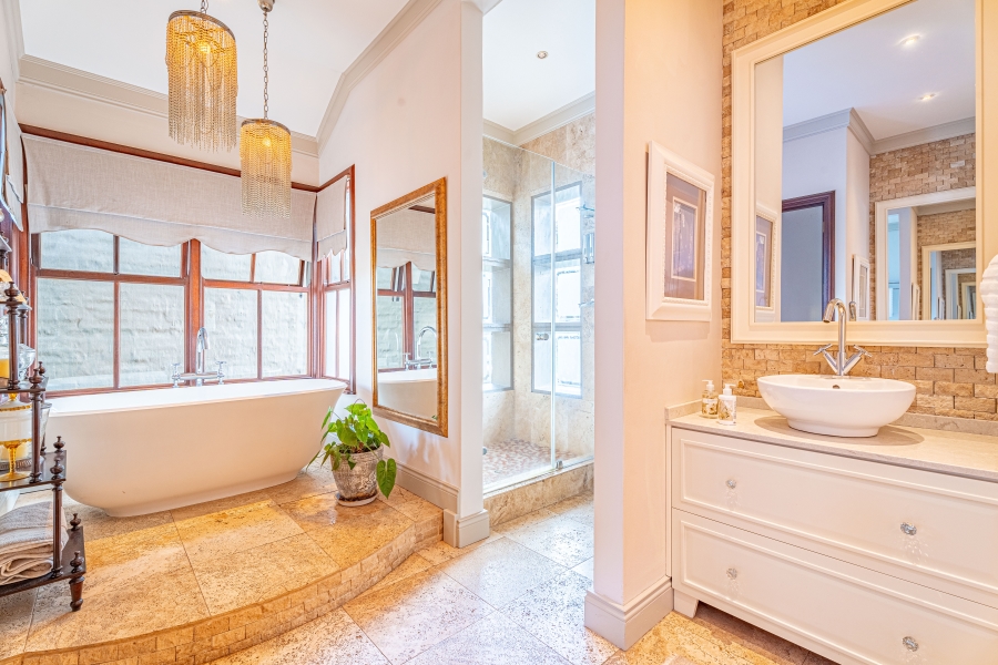 5 Bedroom Property for Sale in Waterkloof Ridge Gauteng