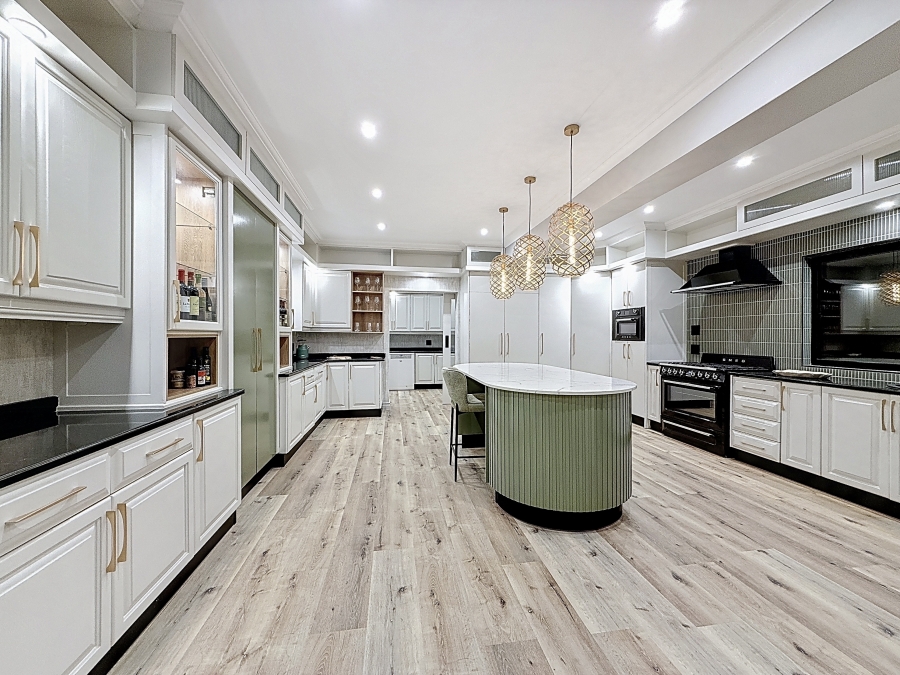 5 Bedroom Property for Sale in Waterkloof Gauteng