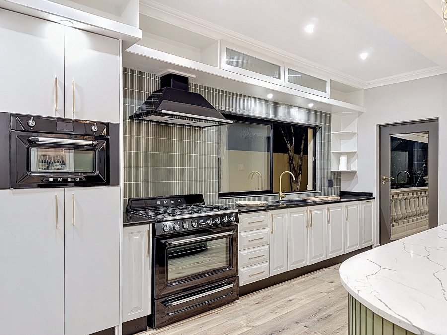 5 Bedroom Property for Sale in Waterkloof Gauteng