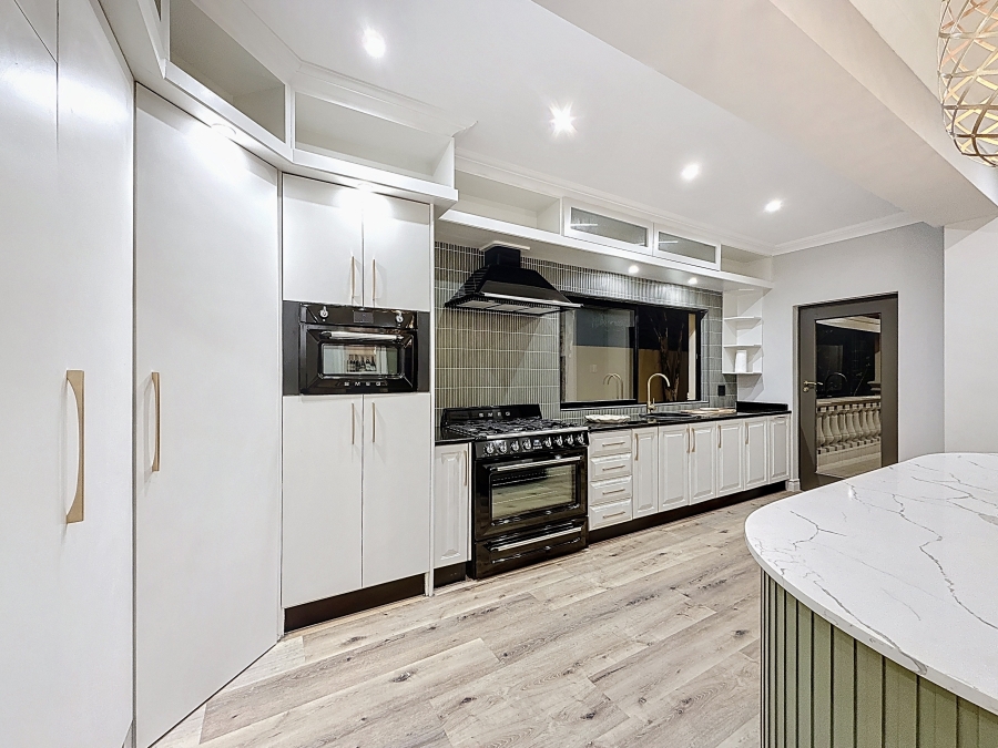 5 Bedroom Property for Sale in Waterkloof Gauteng