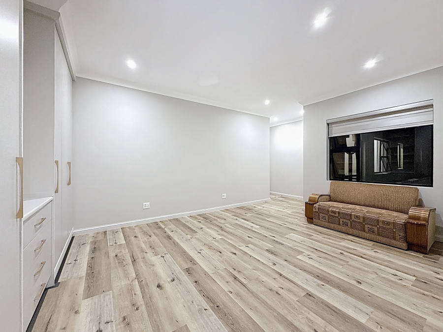 5 Bedroom Property for Sale in Waterkloof Gauteng