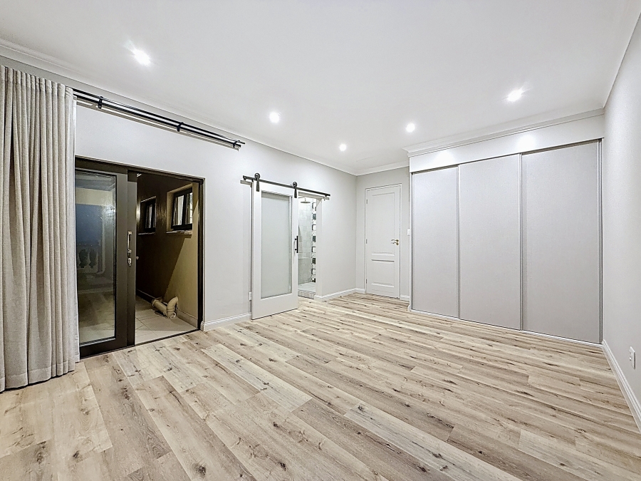 5 Bedroom Property for Sale in Waterkloof Gauteng