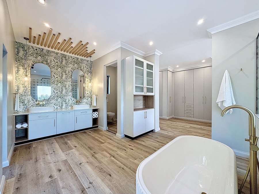 5 Bedroom Property for Sale in Waterkloof Gauteng